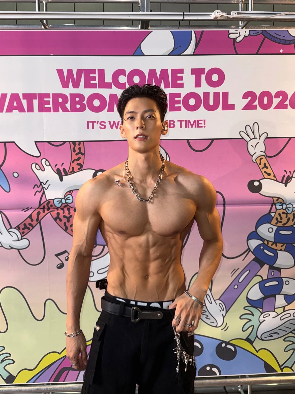 남자 아이돌 이제는 몸까지 좋음