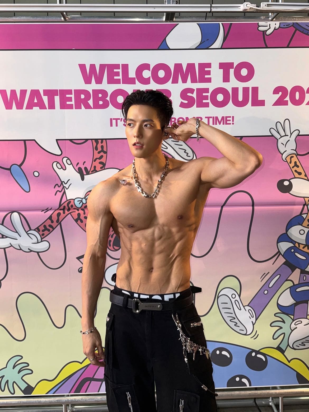 남자 아이돌 이제는 몸까지 좋음